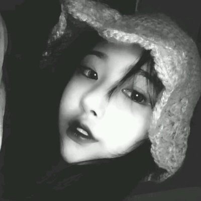 16张高清黑白气质女生头像 氛围感拉满的精选头像合集