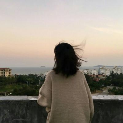 最新14张女生背影真人头像分享
