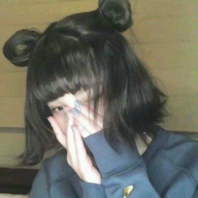 潮酷女生必备！35张supreme风格女生头像合集