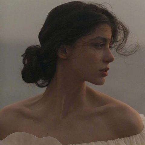 24张高清好看的女生伤感QQ头像精选