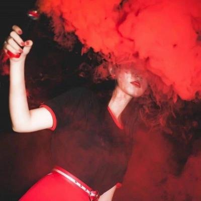 红色系高冷霸气女生头像合集 14张高清大图来啦