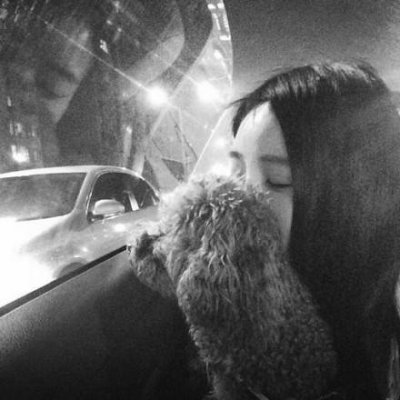 18张高清高冷气质女生黑白头像合集