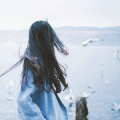 26张高清清新背影女头 氛围感拉满的女生头像合集