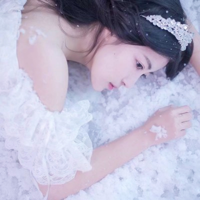 18张高清唯美白色婚纱女生微信头像合集