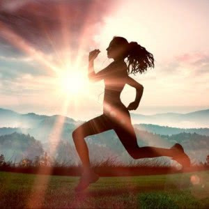 19张高清唯美女生奔跑励志头像 适合当头像用