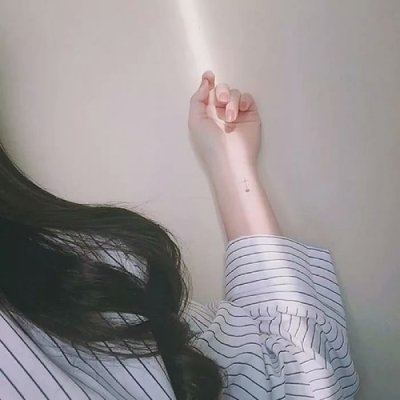 15张青春感拉满的不露脸半身女头，都是女生头像圈热门款