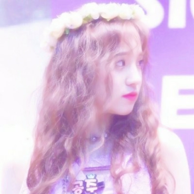 36张高清好看的丧气女生真人头像 唯美又有气质