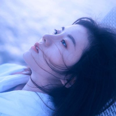 17张高清意境唯美女生QQ头像，氛围感拉满直接用