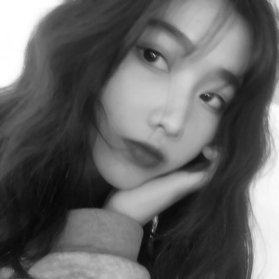 25张高清黑白高冷女生头像 氛围感拉满的时尚头像精选