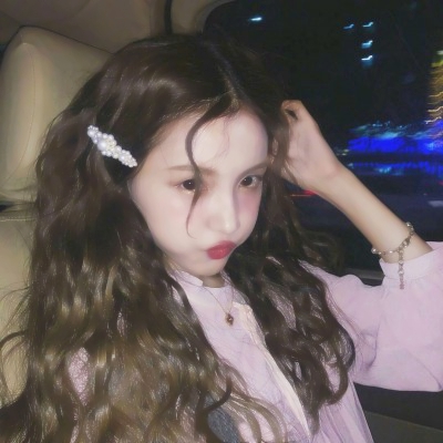 31张无水印搞怪女生头像！高清可爱又潮流