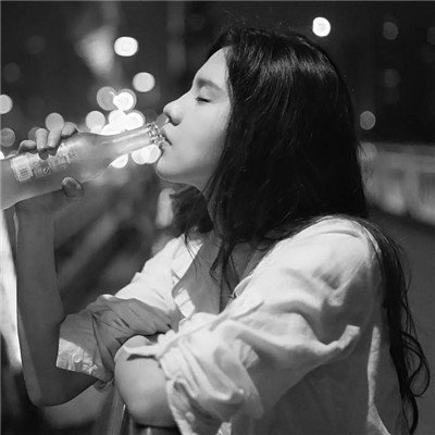 29张高清黑白伤感女生微信头像 氛围感拉满