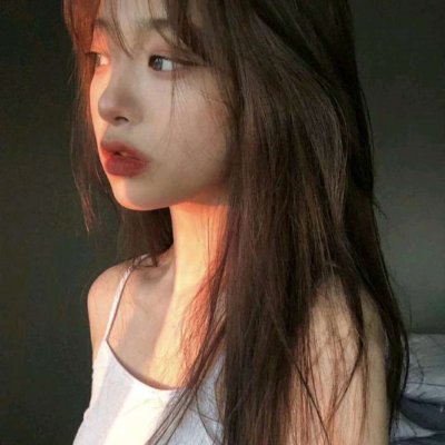 伤感女头高清，34张好看的伤感颓废女生头像精选