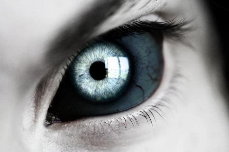 蓝眸短发蕾丝边热吻壁纸