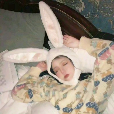 潮酷女生必备！35张supreme风格女生头像合集