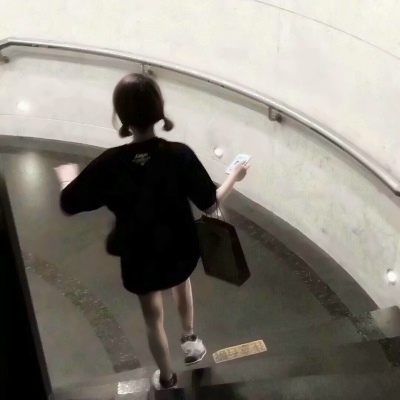 36张高清个性丧女真人头像 适合女生用的氛围感头像合集