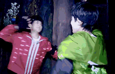 TFBOYS三人的专属击掌动作火了