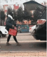 没大长腿别轻易一字马关后备箱