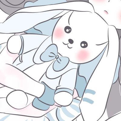 抱着娃娃的可爱动漫女生闺蜜头像 共14张高清资源