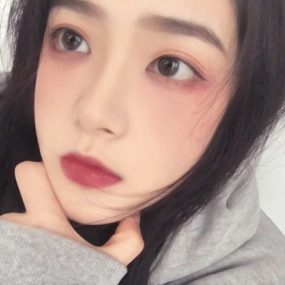 不想用烂大街款？26张有格调的女生微信头像来了