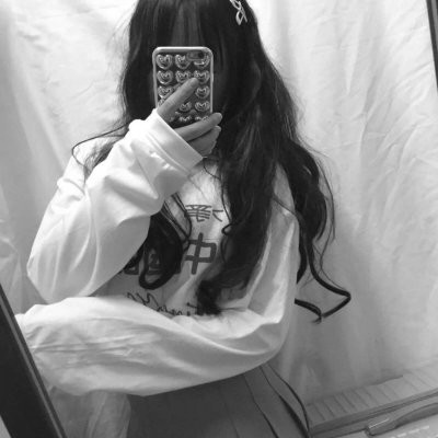 37张霸气挡脸黑色系女生头像 高清氛围感拉满