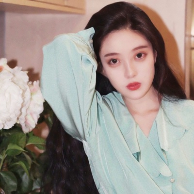 32张高清唯美女生头像合集 适合当头像的好看女生照片