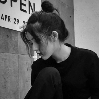 29张高清黑白伤感女生微信头像 氛围感拉满