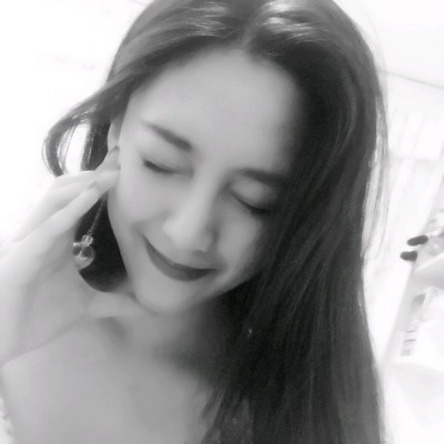 32张高清伤感黑白女生头像 适合当微信头像用