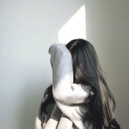 女生挡脸QQ头像合集！8张高清可爱又唯美的头像来啦