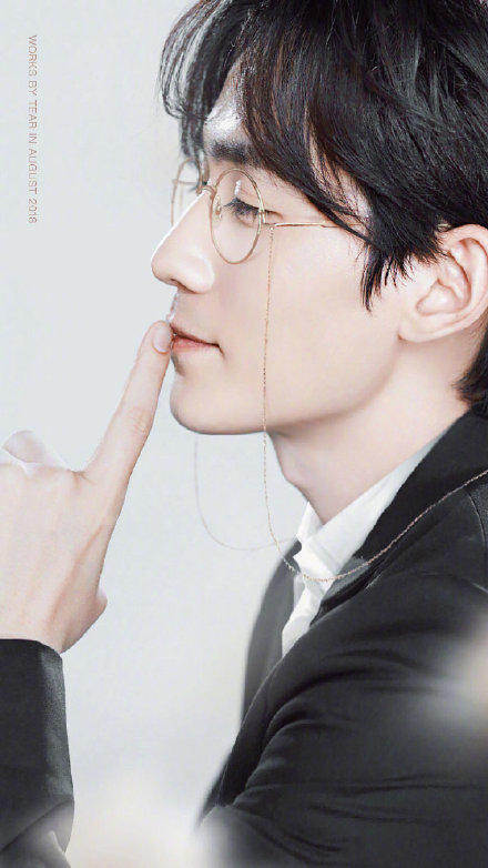 朱一龙戴眼镜壁纸合集来啦