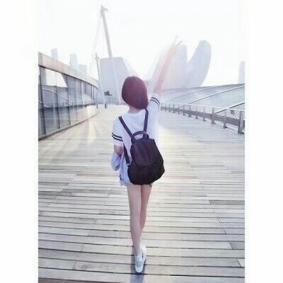 11张高清好看的背包女生背影头像合集