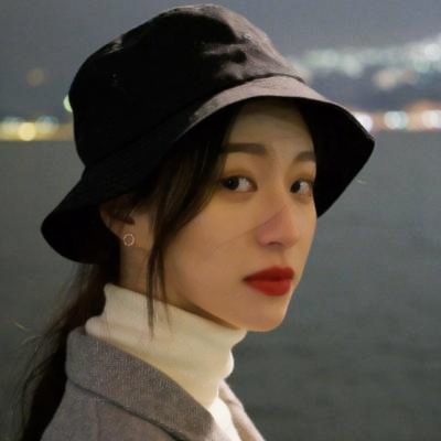 24张气质不土气的时尚女生微信头像合集