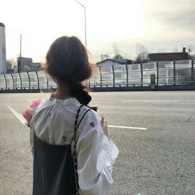 36张高清好看的美女背影微信头像合集