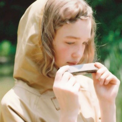 18张高清欧美复古风女生头像合集 氛围感拉满