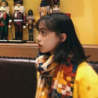 23张温暖清新的黄色系女生头像 高清好看又治愈