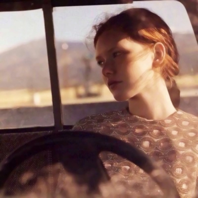 18张高清欧美复古风女生头像合集 氛围感拉满