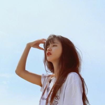 24张氛围感拉满的蓝色系女生头像 高清意境感拉满