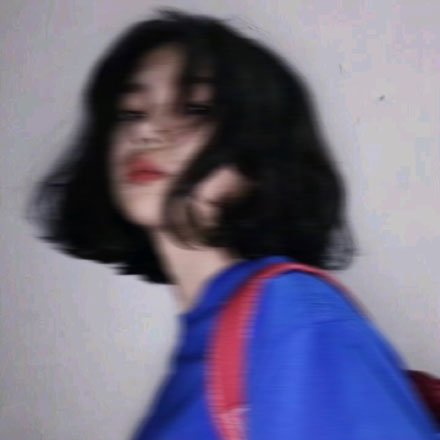 19张高清动感模糊微笑女生头像合集