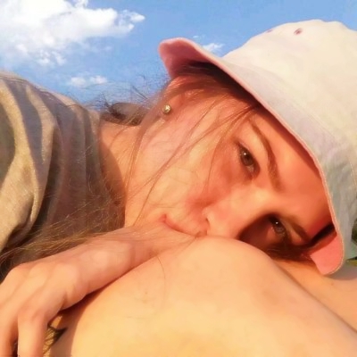 18张高清欧美复古风女生头像合集 氛围感拉满