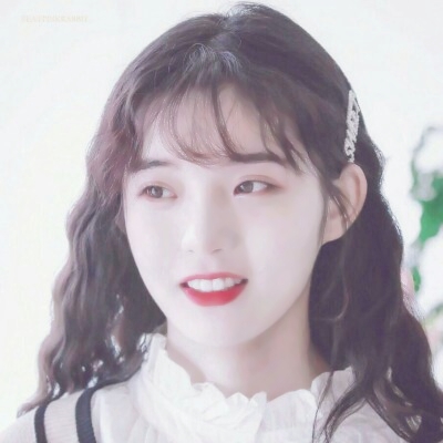 28张气质感拉满的唯美女生头像 高清无水印合集