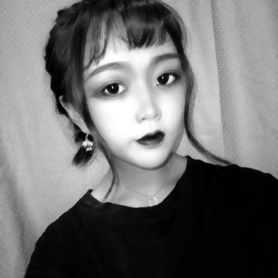 12张高清超酷黑白女生头像 直接存就能用