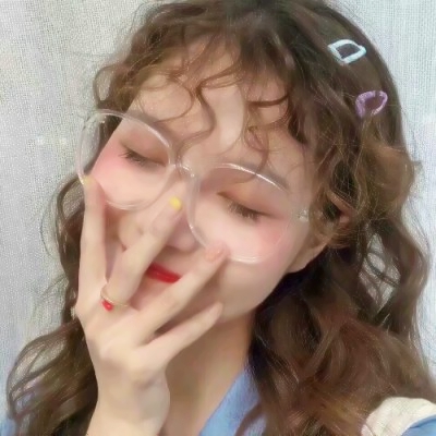20张高清可爱风圆框眼镜女生头像合集