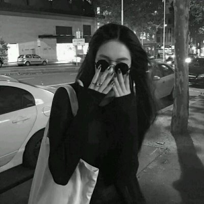 13张高清无文字黑白伤感女生QQ头像合集