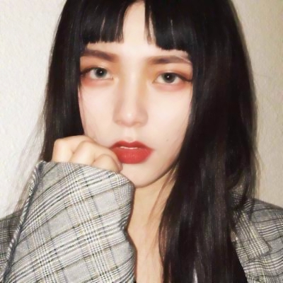 24张气质不土气的时尚女生微信头像合集