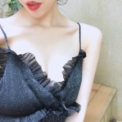 女生露锁骨头像合集 24张带点性感氛围感的女生头像
