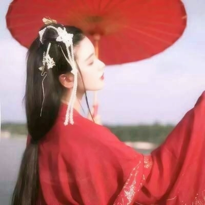 14张高清红衣古风真人女生头像 适合当壁纸或头像