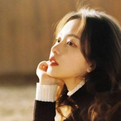 17张高清简约文艺风女生头像 氛围感拉满