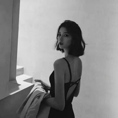 女生冷漠黑白头像 18张高清好看的孤傲款头像合集