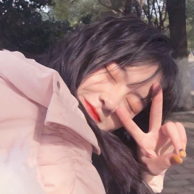 不想用烂大街款？26张有格调的女生微信头像来了