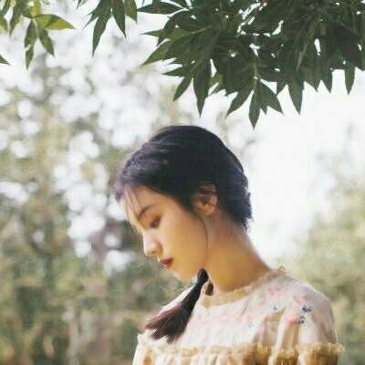 18张高清伤感意境侧面女生头像 合集整理
