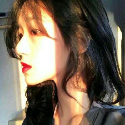 18张高清伤感意境侧面女生头像 合集整理